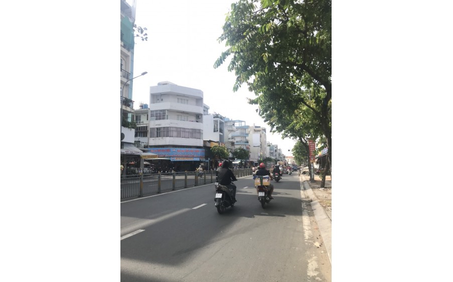 Bán Nhà MẶT TIỀN KD đường Hai Bà Trưng,Q.1,DT:11mx23m,KC:TRỆT,Giá:56,5 tỷ